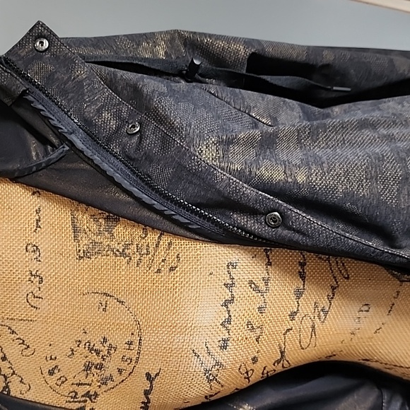 Black and gold metallic jacket size XL - Picture 7 of 9